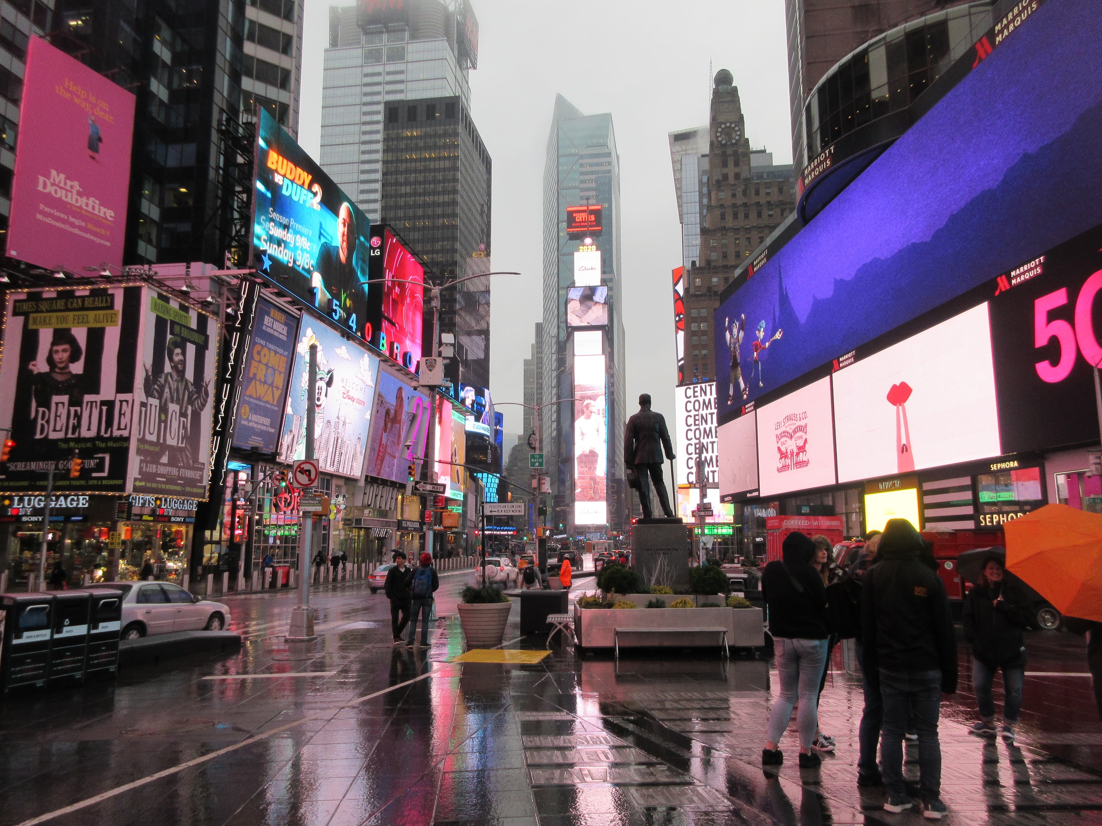 Seniors-only shopping hours, bar and restaurant landlords want relief, & more