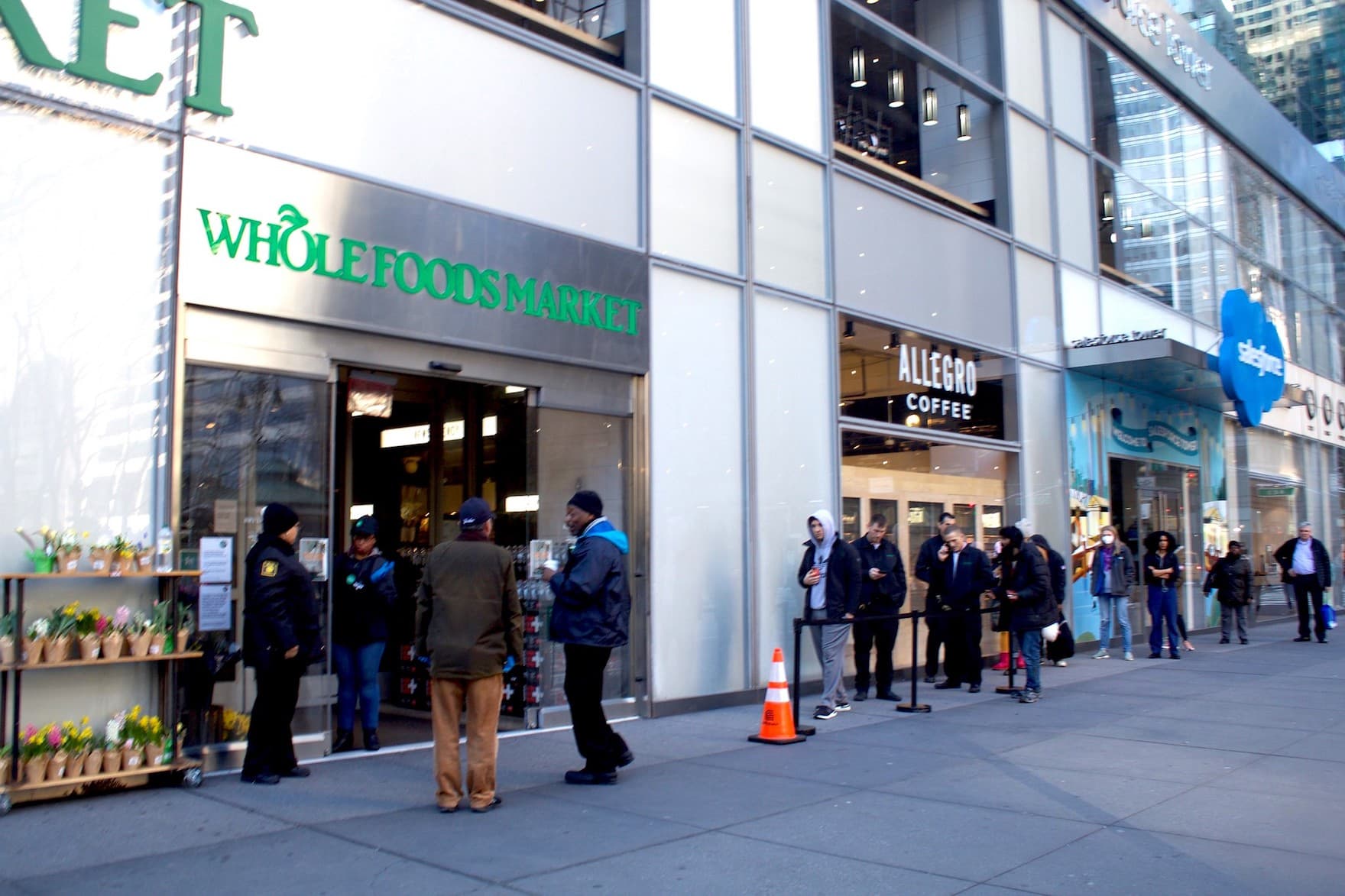 Support builds for rent freeze, city official wants to close the parks, & more 