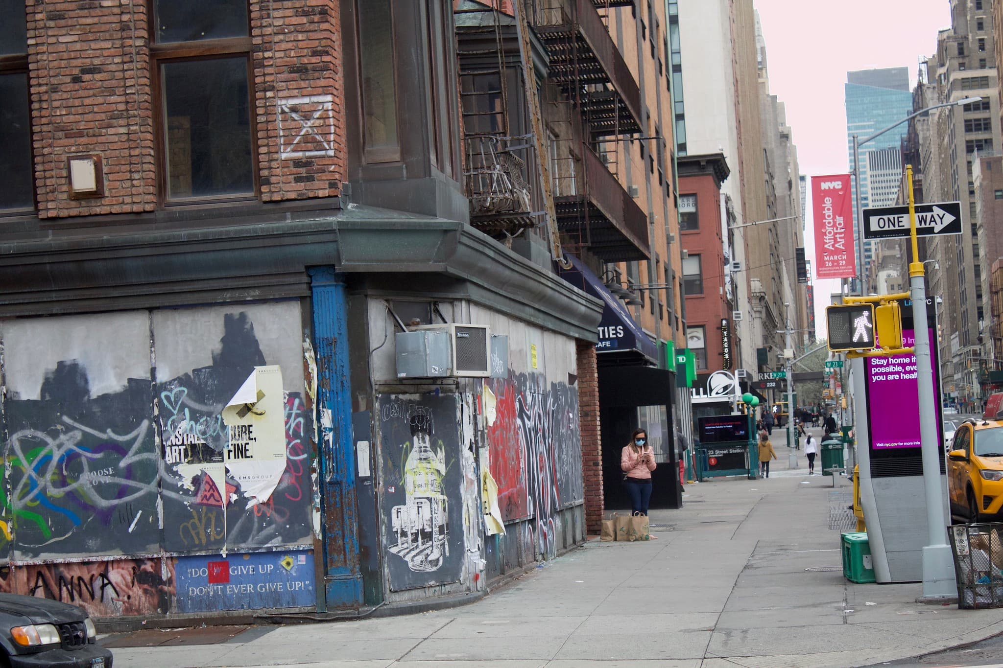 NYC co-op won't let doctor stay, showings must remain virtual, & more