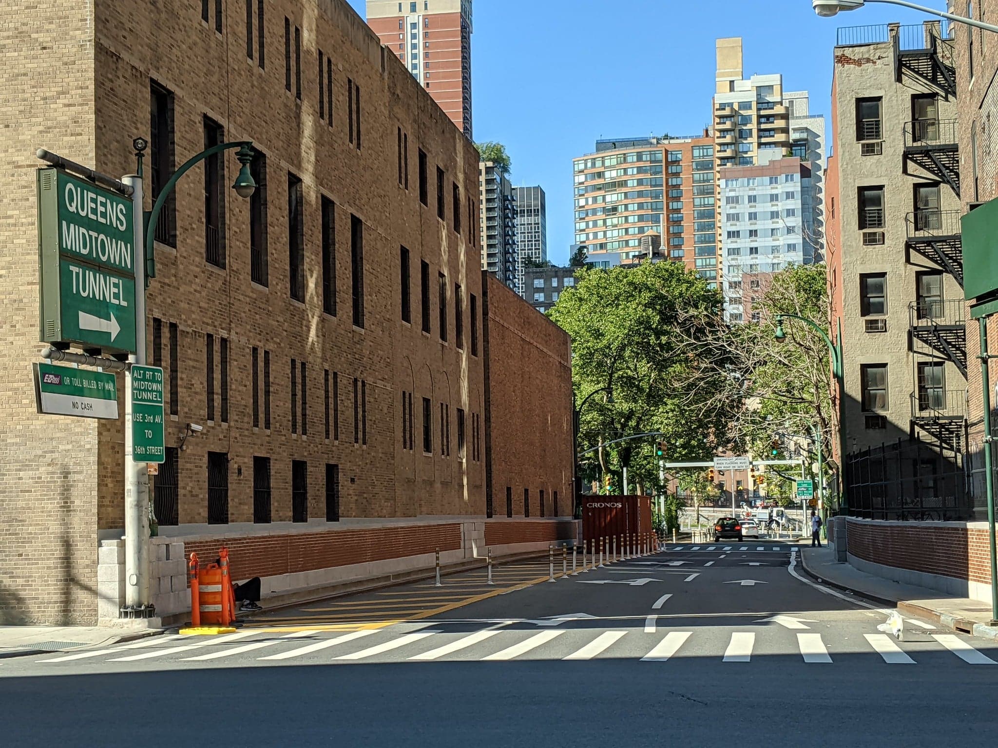 I live next to a Queens Midtown Tunnel exit ramp. The noise is hell, but the view is great