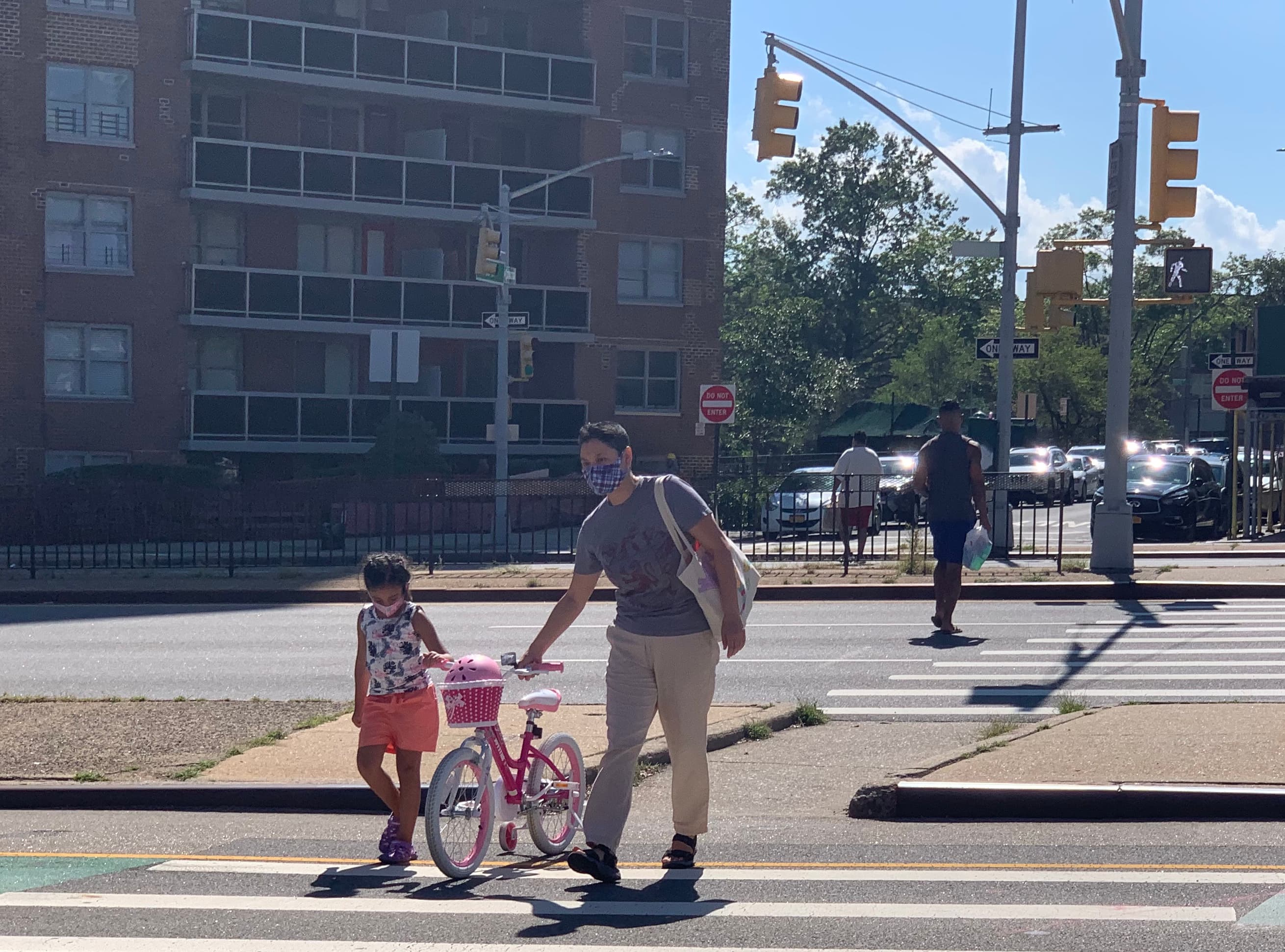 How buyers can find a deal, exodus to the burbs slows, & more