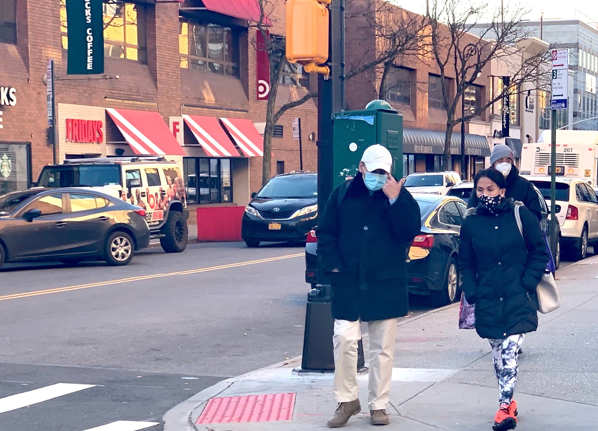 Fighting over gym time slots, buying a house in Hudson Valley, & more