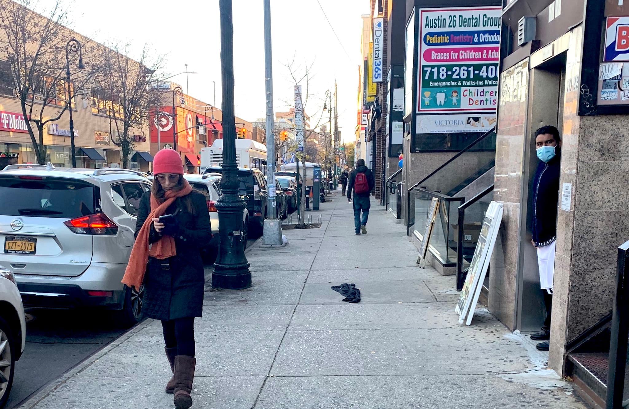 A Hamptons Thanksgiving, SantaCon is officially canceled, & more