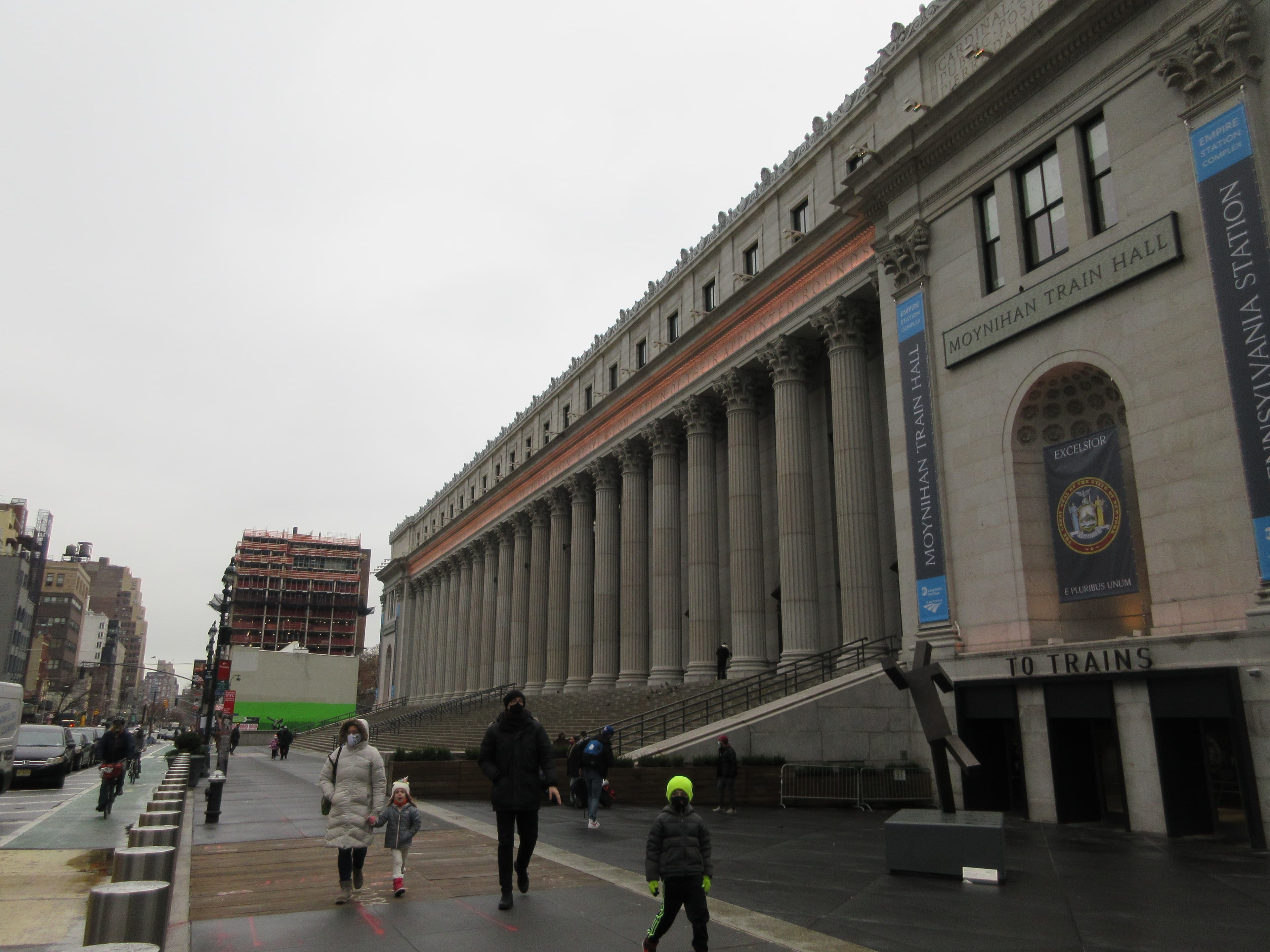 Trader Joe's plans Harlem store, mortgage applications decline, & more