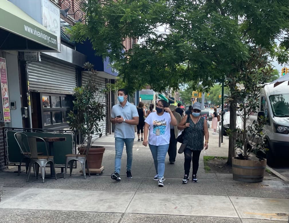 Listings with deep price cuts, best sites for finding a roomie, & more