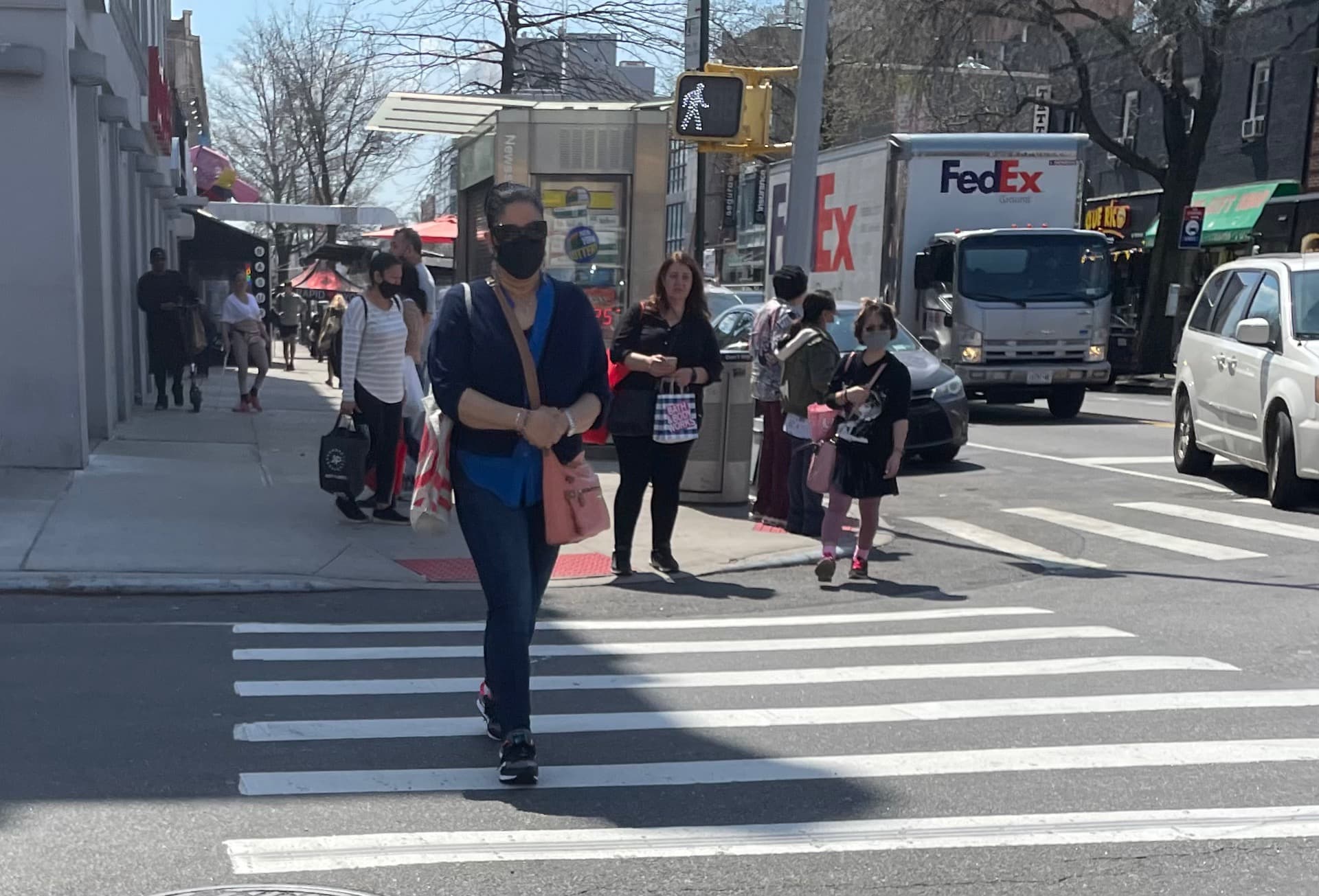 Manhattan rents up 25 percent, help for 'the Hole,' & more