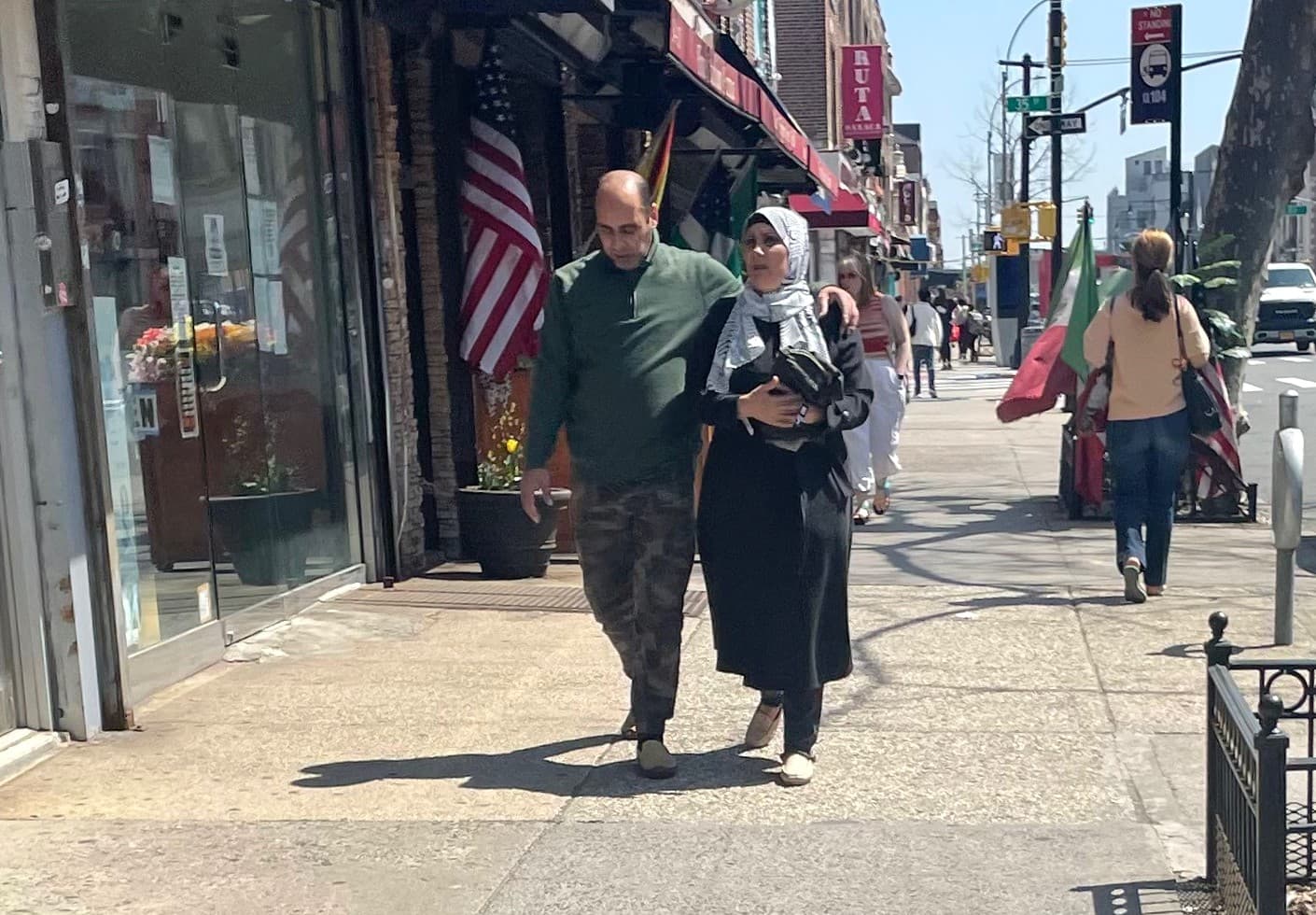 Tenant blocks condo plan, signs of a cooling market, & more