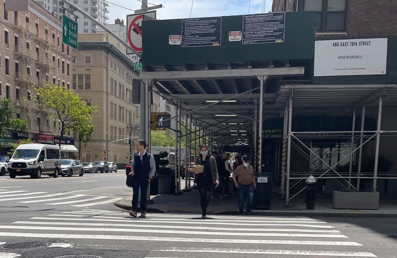 Brooklyn penthouse rents for $40,000, open house thieves, & more