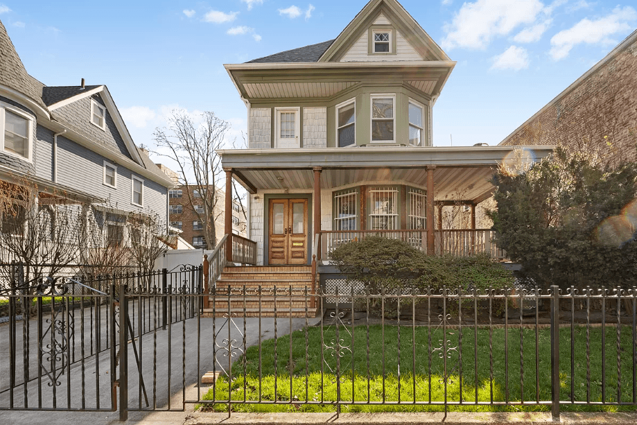 What you need to know about living in Kensington, Brooklyn, a diverse area near Prospect Park