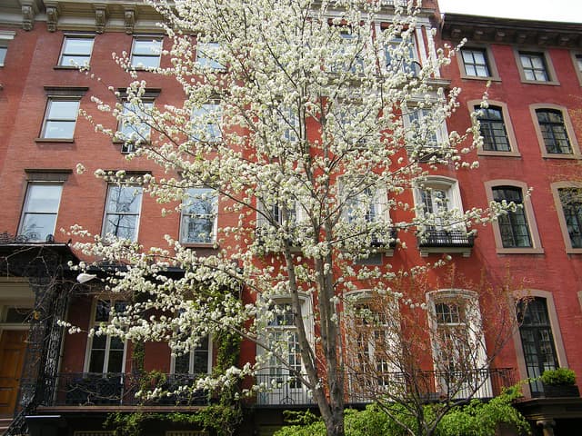 Buying or selling a NYC apartment? Learn who the key players are in a transaction—and what they do