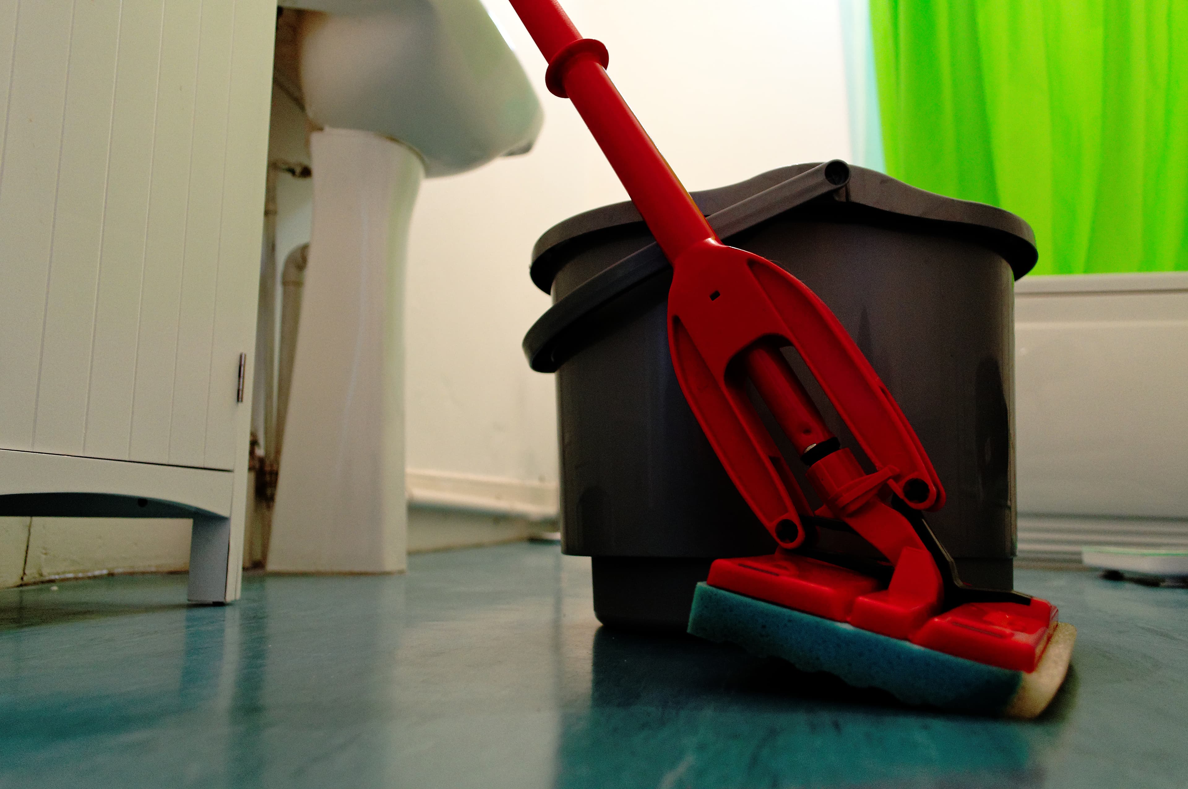 A crackdown on broker kickbacks, a first-time renter's guide to cleaning, and more