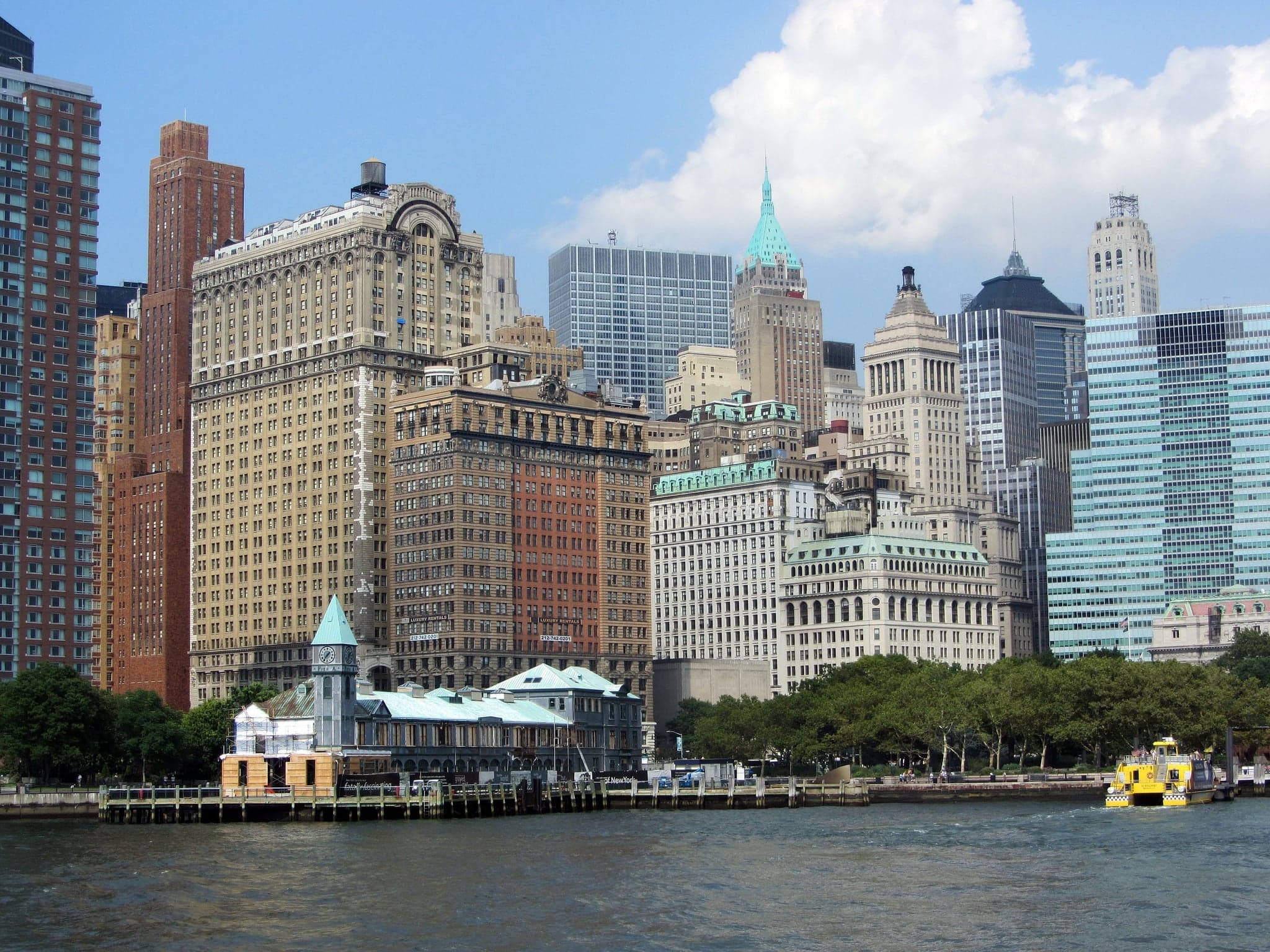 What is a leasehold condo—and how is it different from a leasehold co-op?