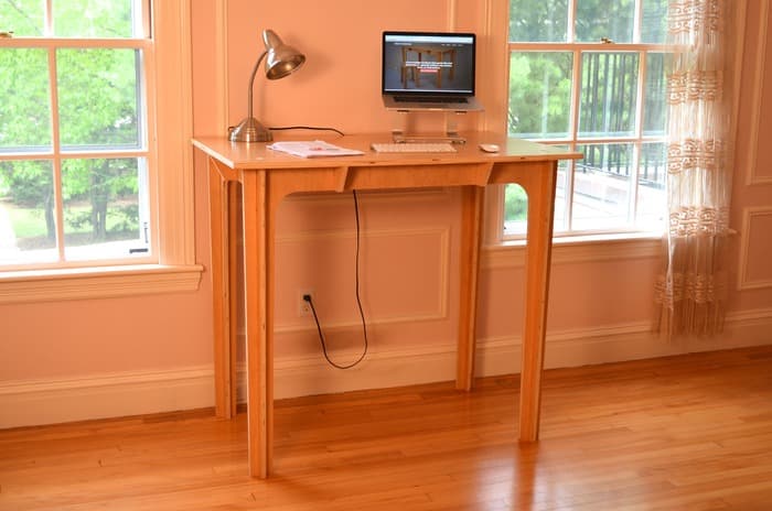 This standing desk is a pretty good fit for New Yorkers