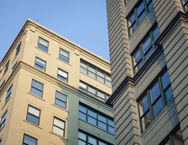 Tourists, taxis and food trucks: welcome to today's Dumbo