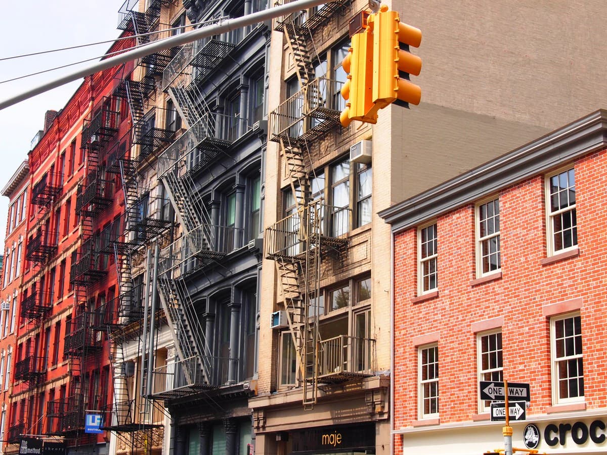 I want to buy the building from my landlord. Are they obligated to offer me a deal?