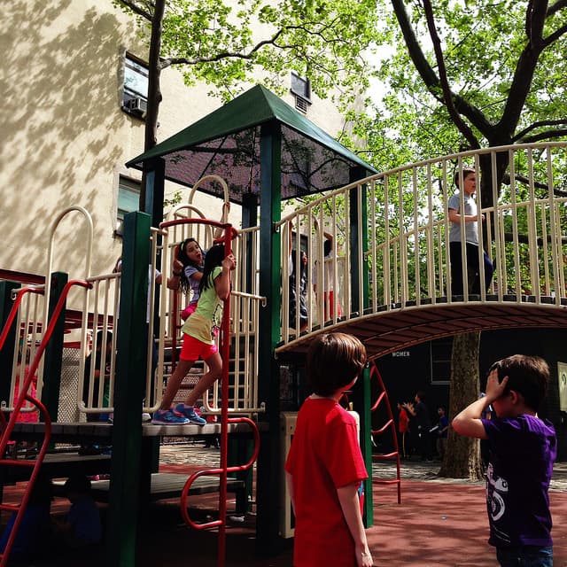 Moving with kids? 3 need-to-know tips for finding a family-friendly apartment