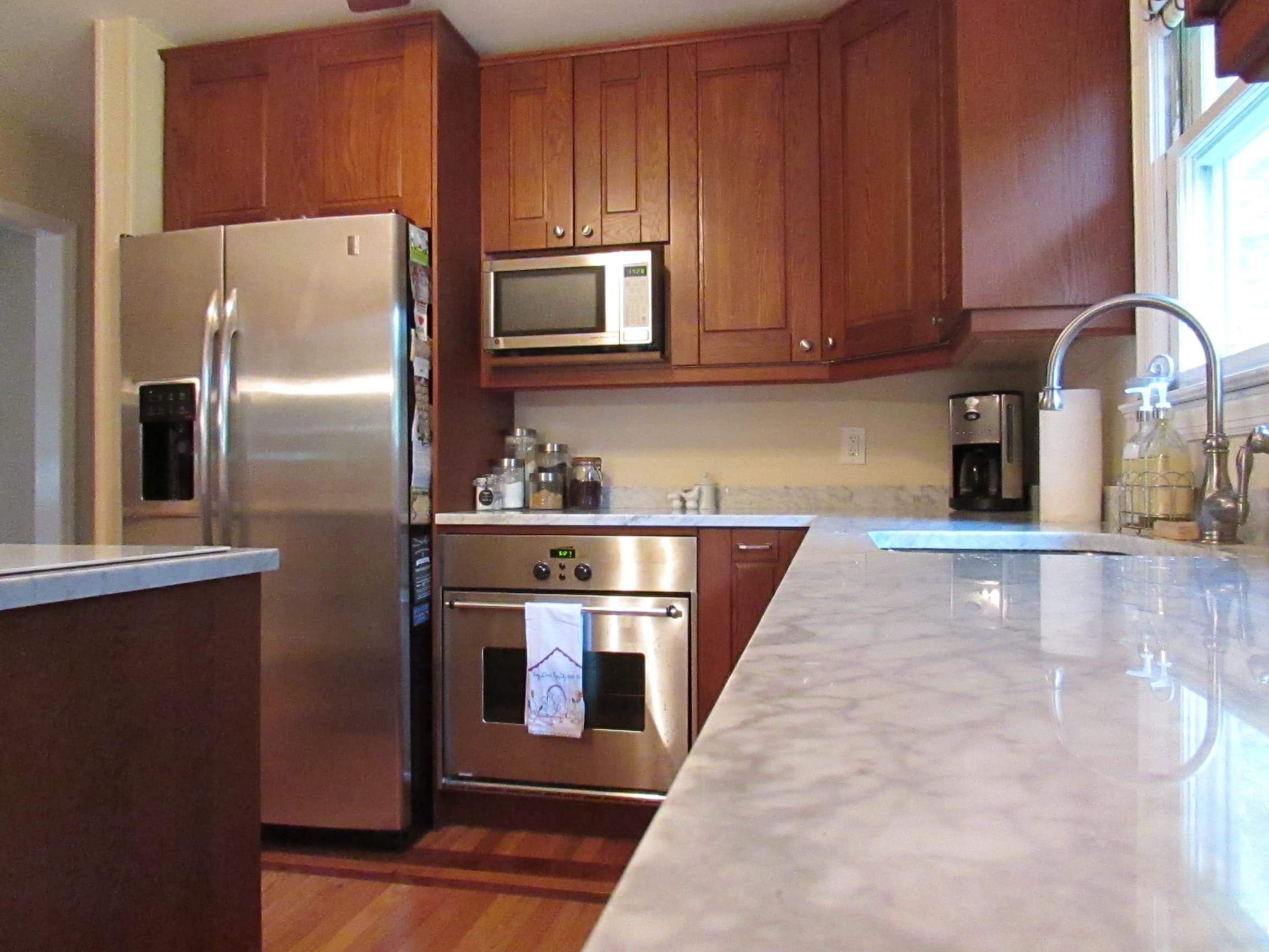 Squeezing roomies into 300 square feet, faking marble countertops, and more