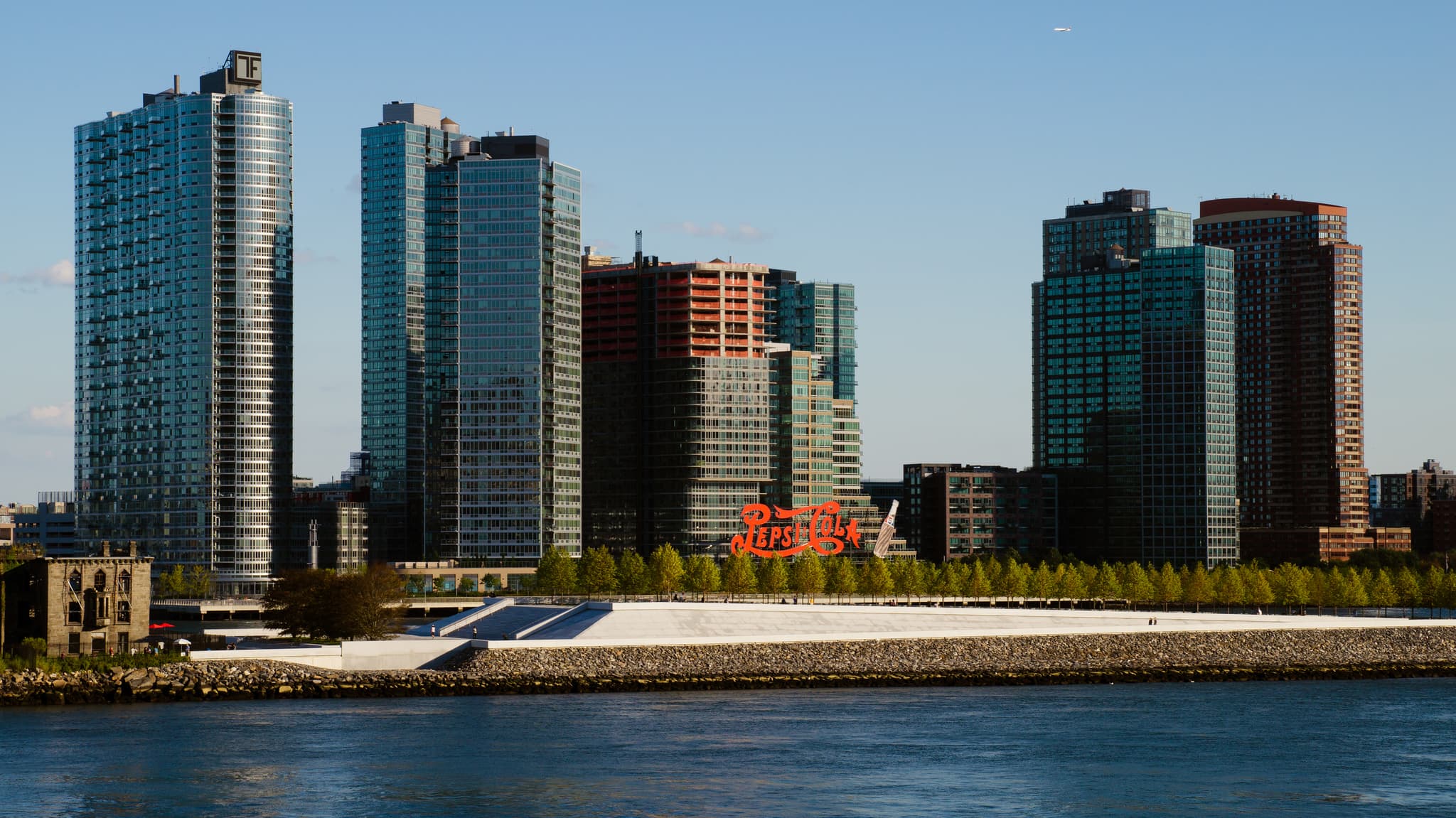 Living in Long Island City, the Manhattan suburb with a 3-minute commute