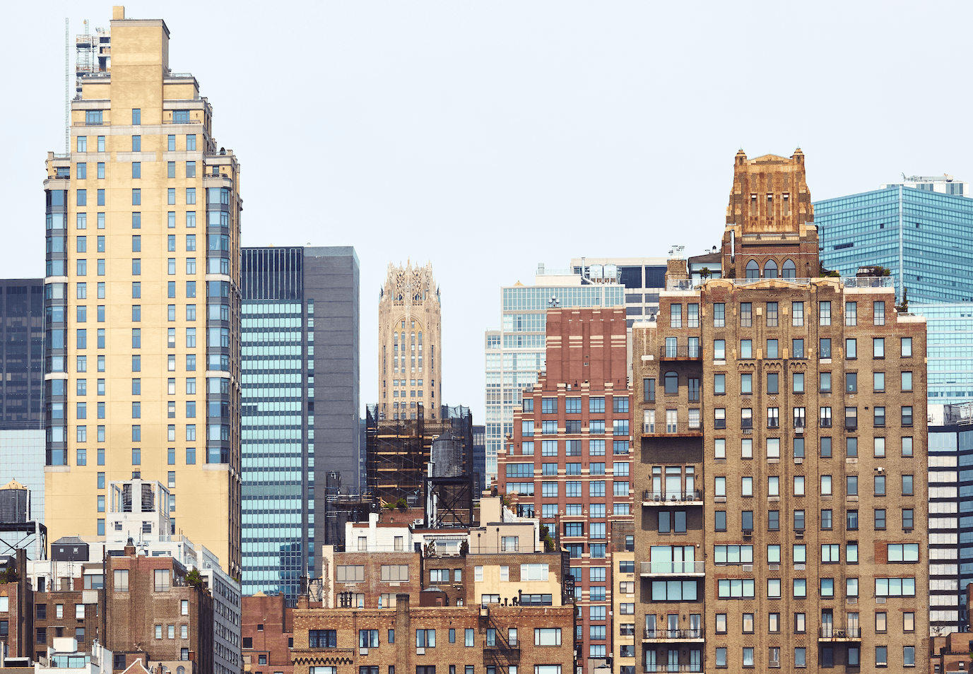 How can I tell if my building has major structural problems like the condo that collapsed in Miami?