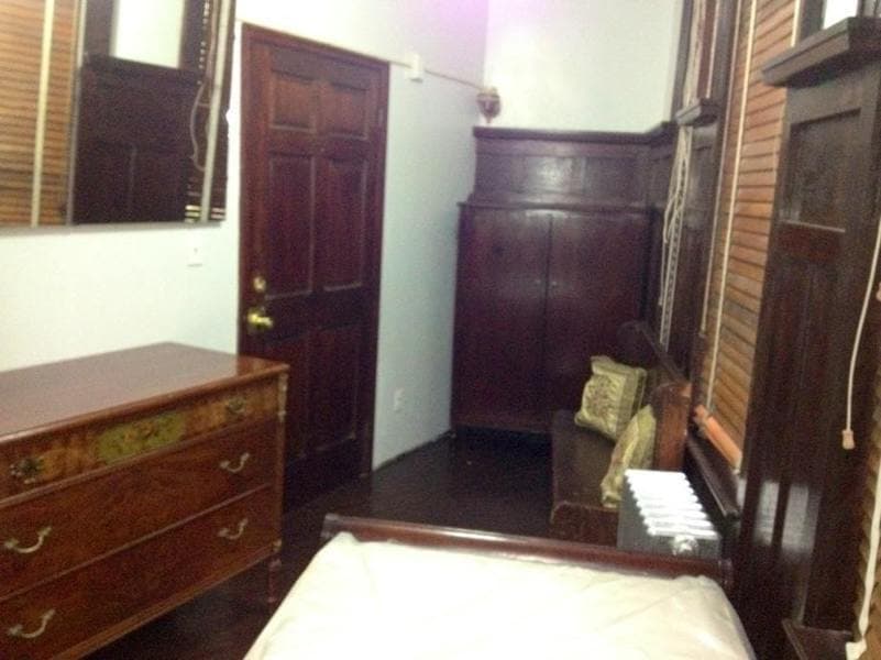 This $800/month Brooklyn "studio" is perfect for a Halloween party — for one