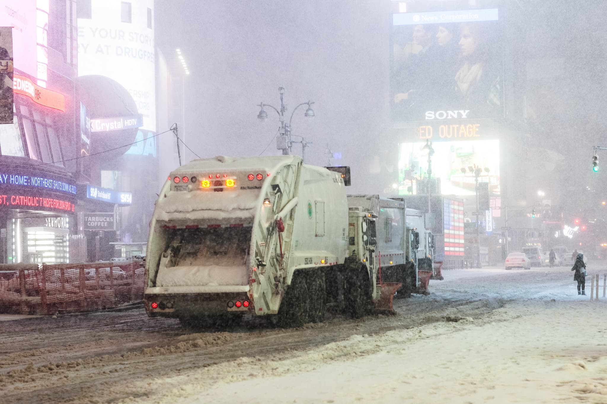 Calling out sidewalk shoveling scofflaws, buying condos with Bitcoin, & more