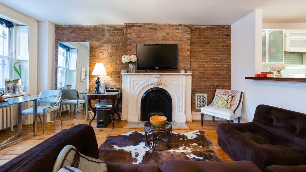 Take It or Leave It: Is pre-war charm enough to sell this $3,200/month Fort Greene 2-bedroom?