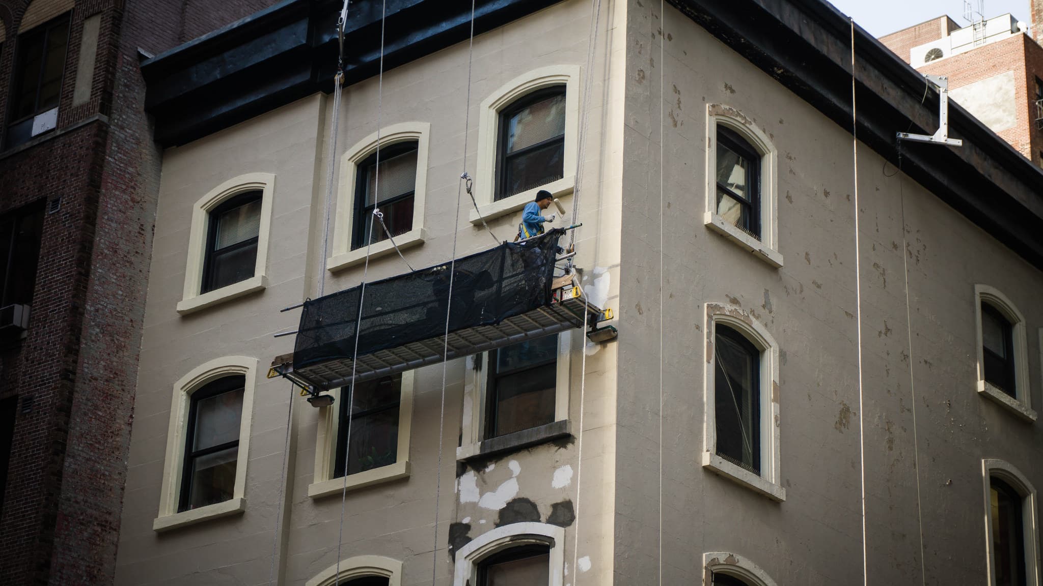 Brushing up on the best shades of white paint, space saving ideas for NYC apartment bedrooms, & more top stories