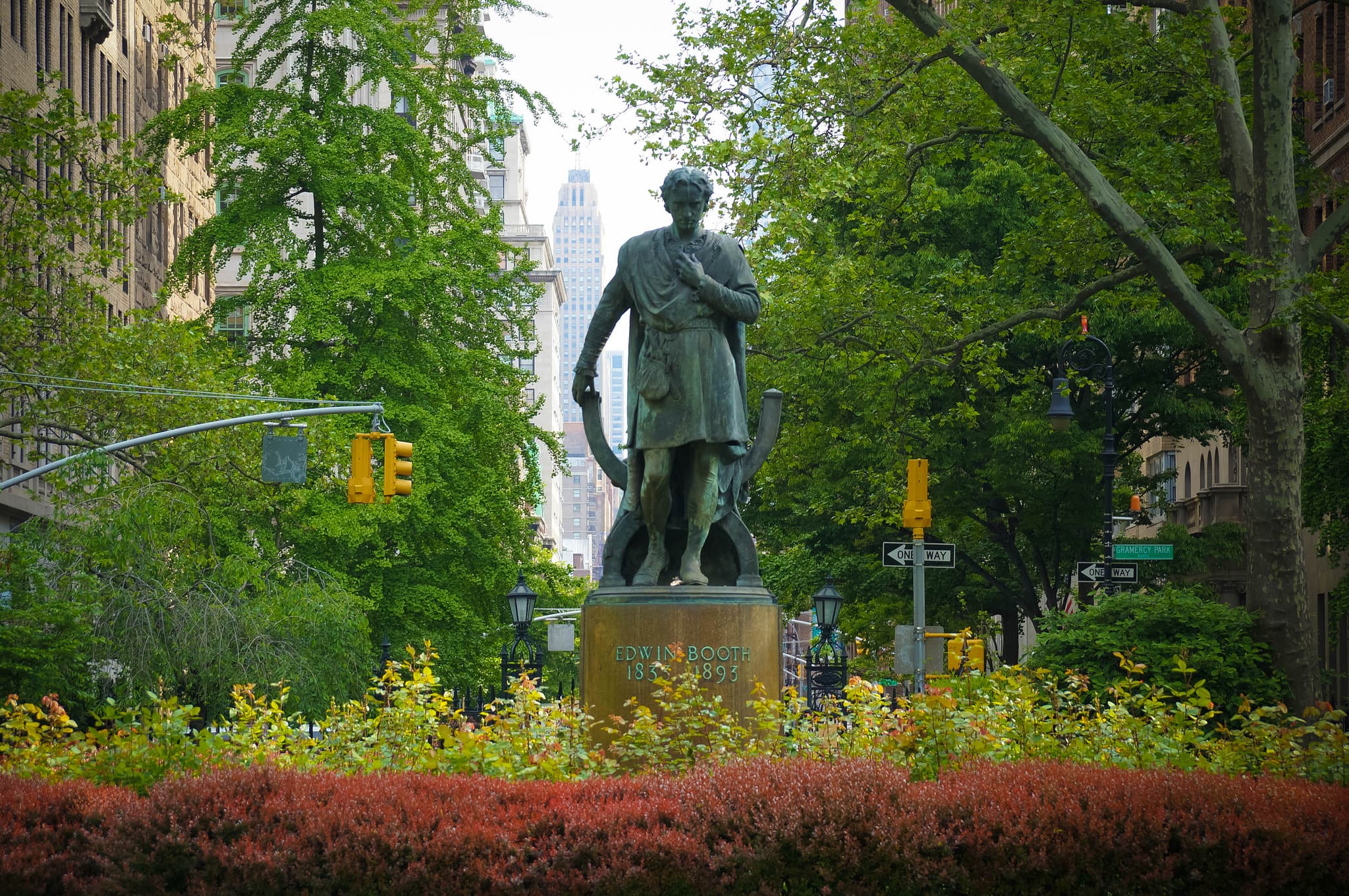 An investigation asks why Gramercy Park is private, gentrifiers more likely to call 311, & more