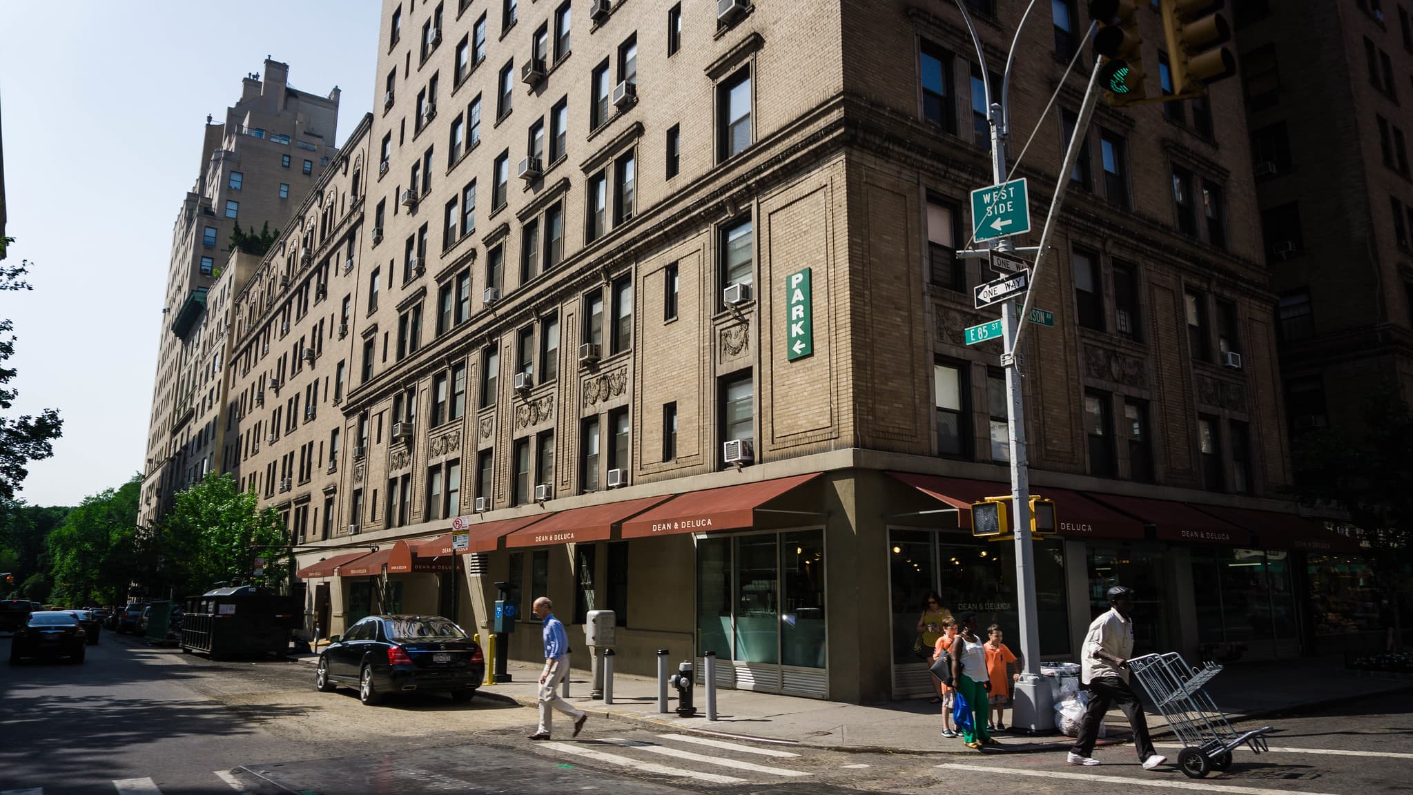 Amazon's Ring partners with police, Brooklyn Botanic Garden protests tower, & more