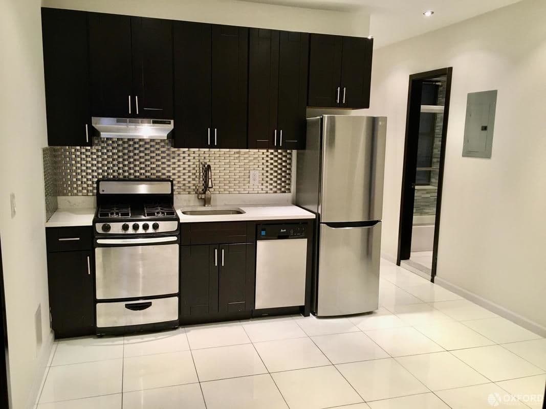 Would you rent this six bedroom in Manhattan Valley for $6,000?