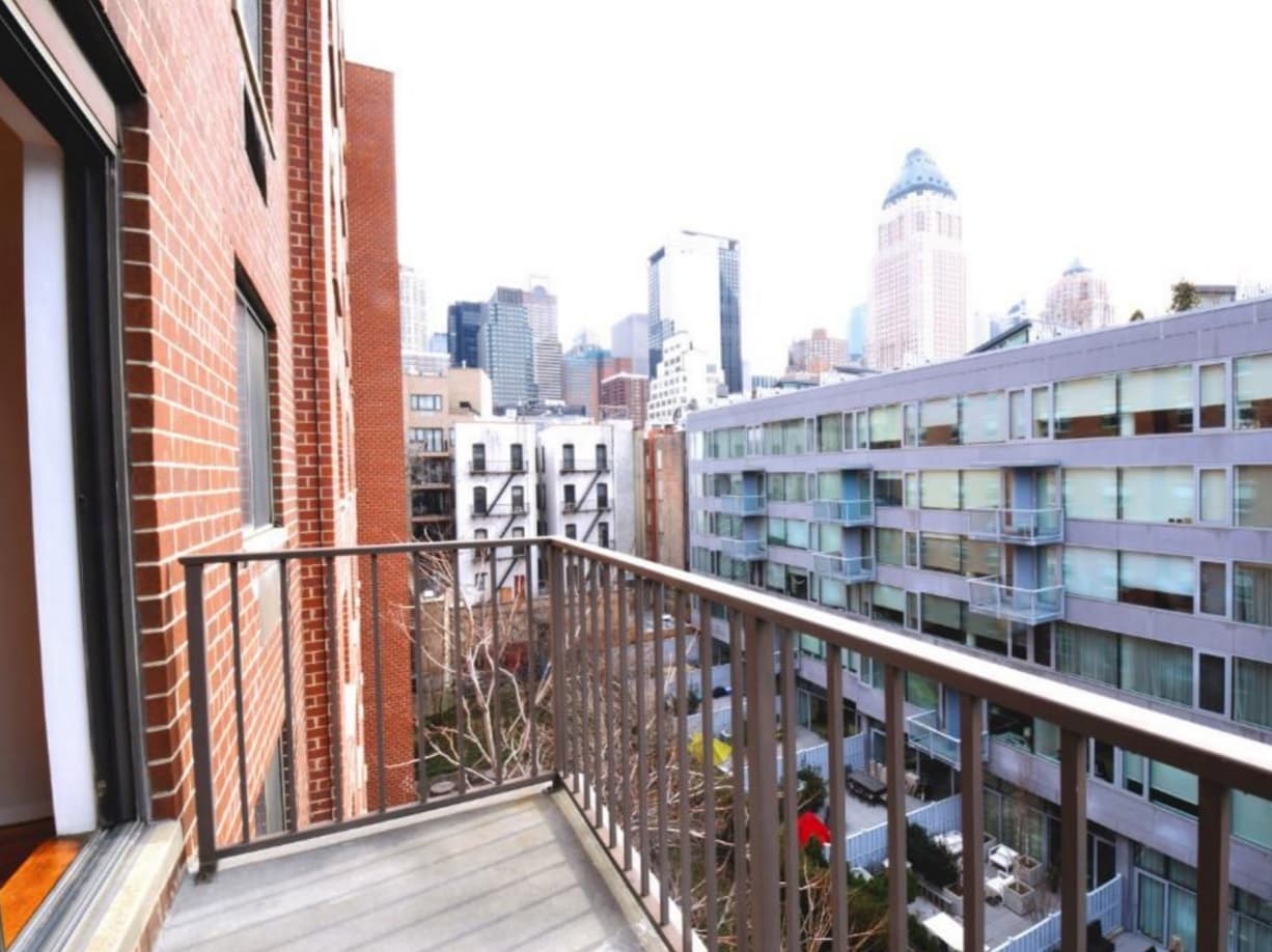 Put a few thousand dollars into this Midtown studio and you'll really spruce things up
