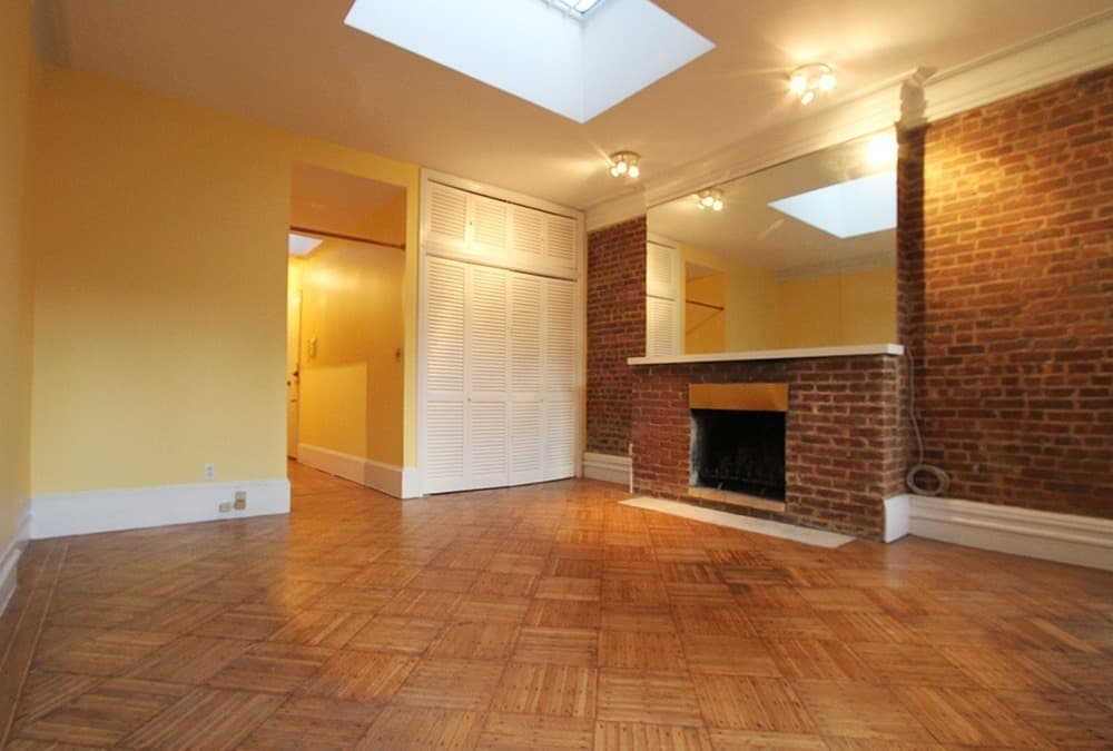Is a discounted Murray Hill one-bedroom four flights up worth $2,895 a month?