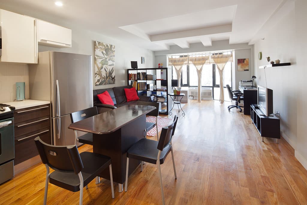 An almost-new Astoria studio that's got all the bells and whistles for under $500,000