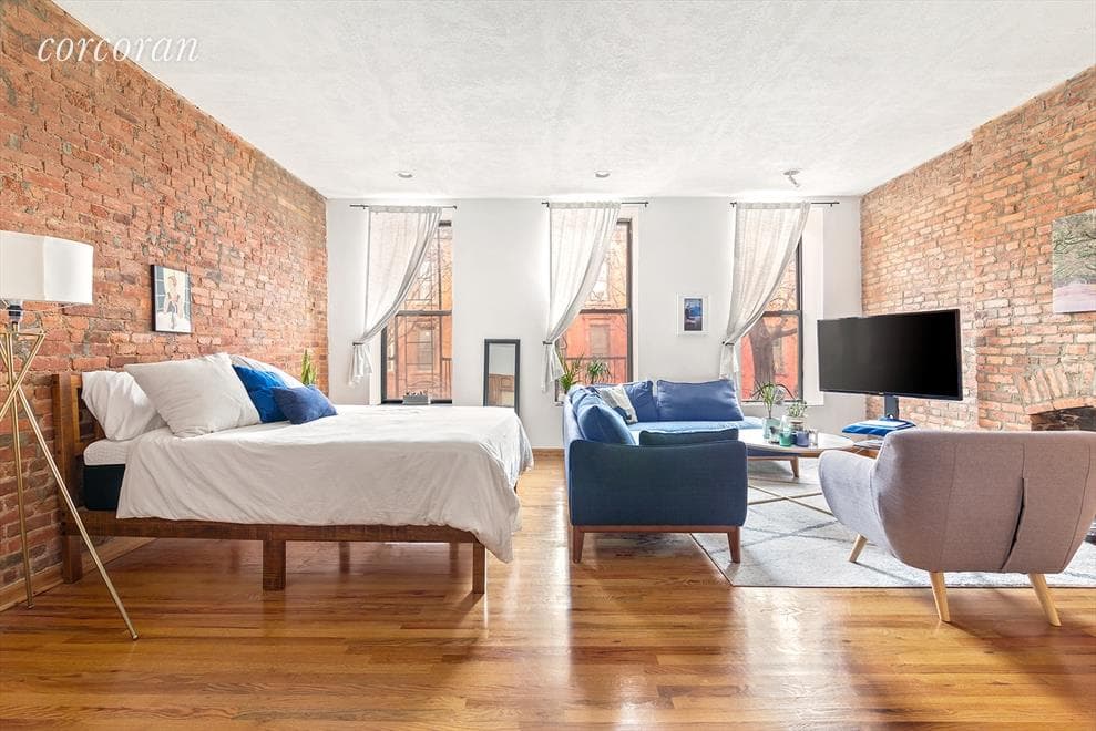 A Boerum Hill prewar studio with central air, for $2,500