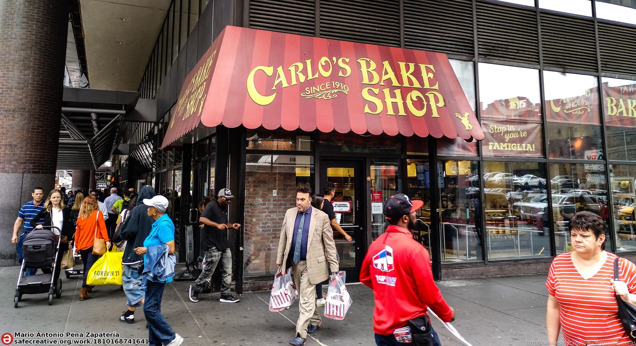 'Luxury bodegas' stock up, Americans stuck in the starter home, & more