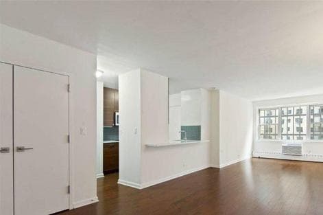 Low-Fee Rental Roundup: Midtown East, Astoria, Williamsburg and more, from $1,420 to $4,800 a month