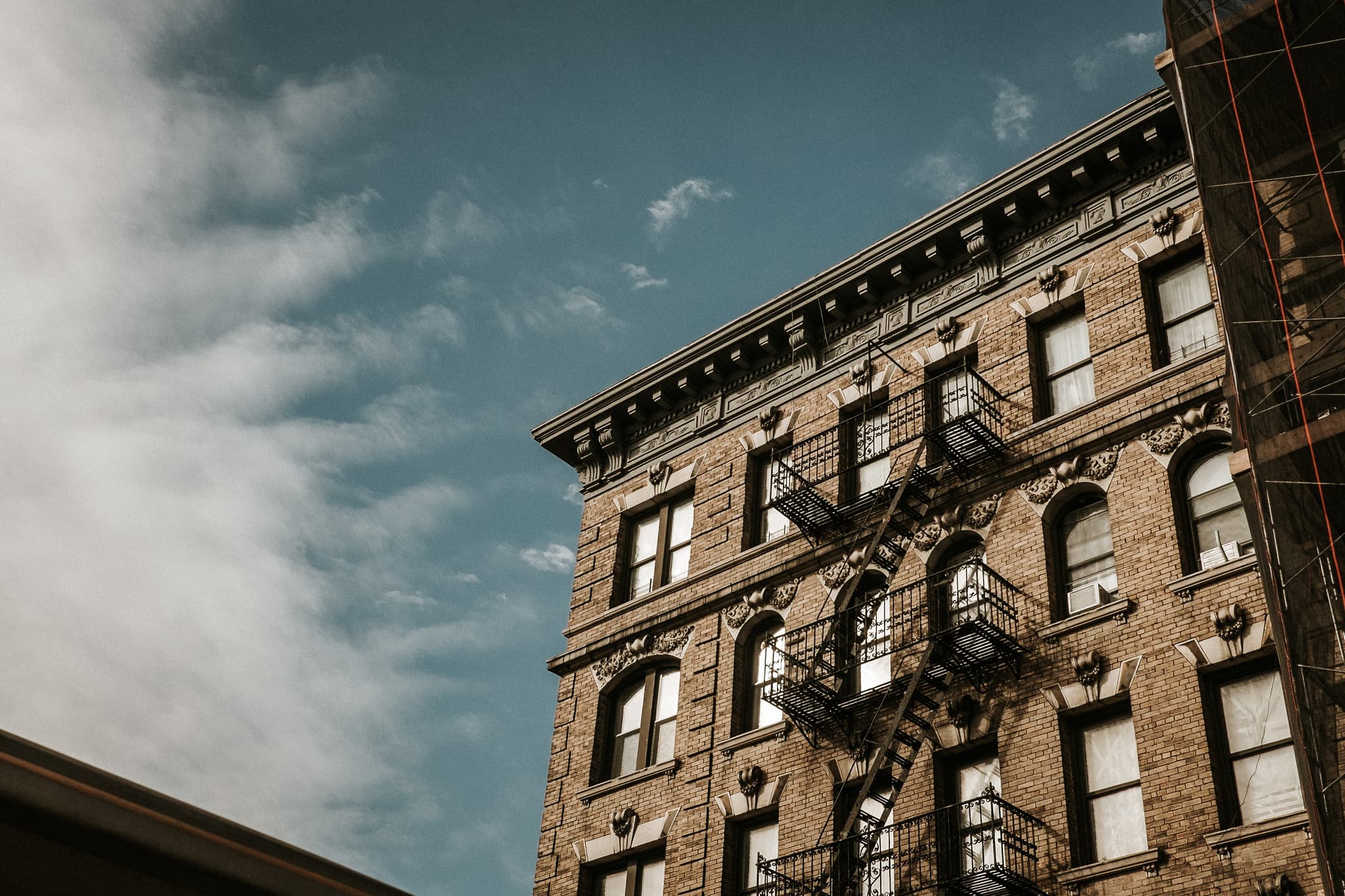 Big developers get into co-living, graffiti now being used as a marketing tool, more