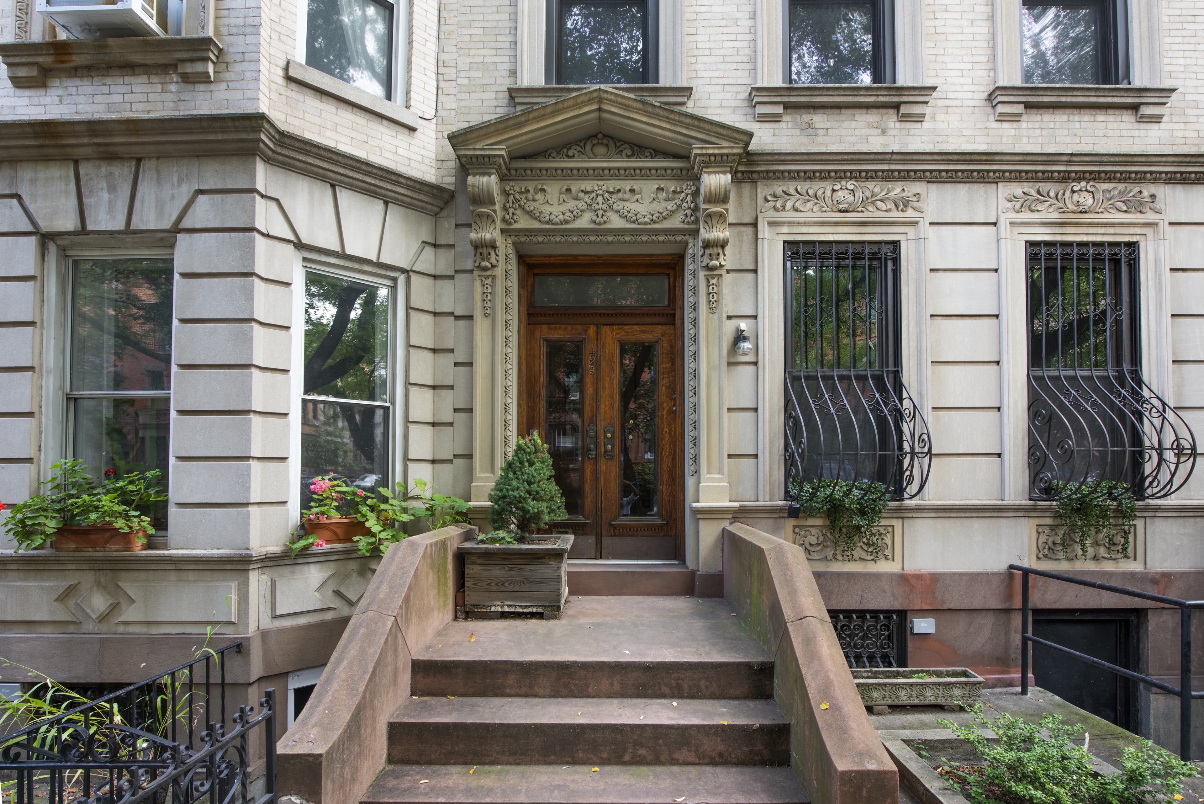 Renovating a long-vacant townhouse in Park Slope meant both headaches and opportunities