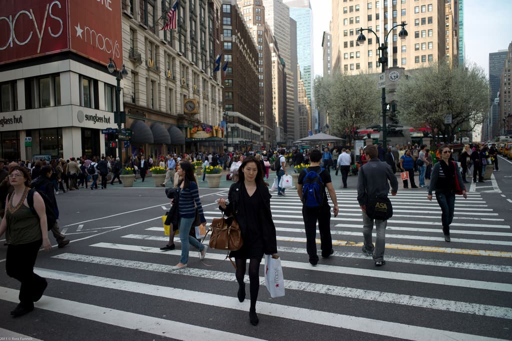 Apartment building proposed for Queens car lot, to stay in NYC or go, & more