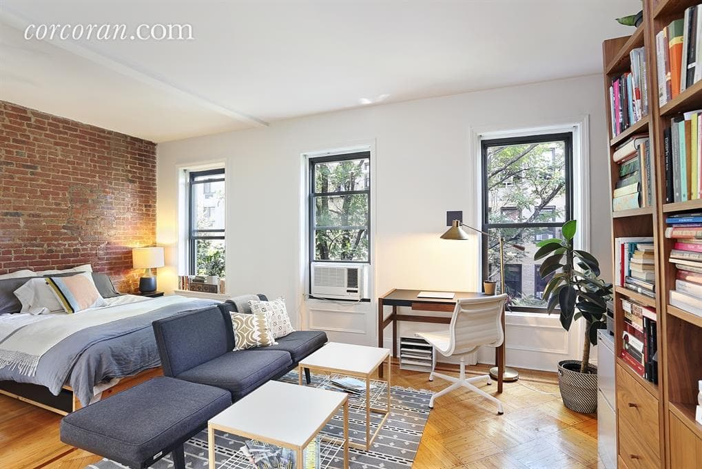 What this $2,300 Park Slope studio lacks in space, it makes up for in charm