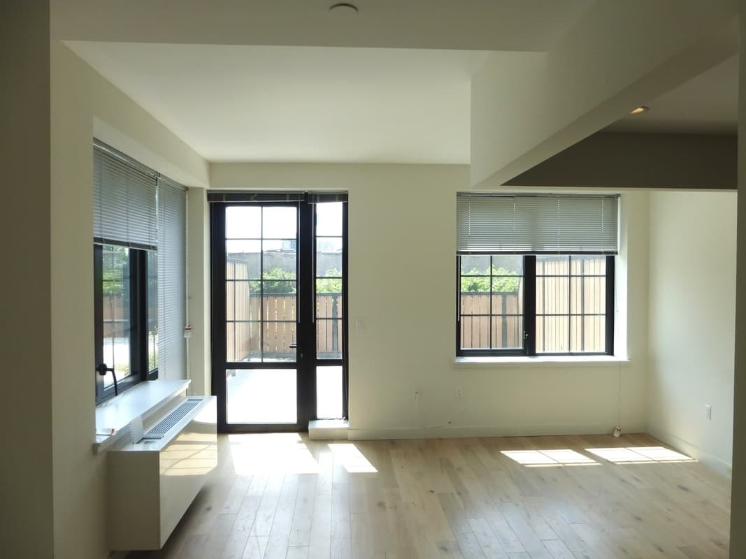 Summer lasts a little longer in this Hunters Point studio