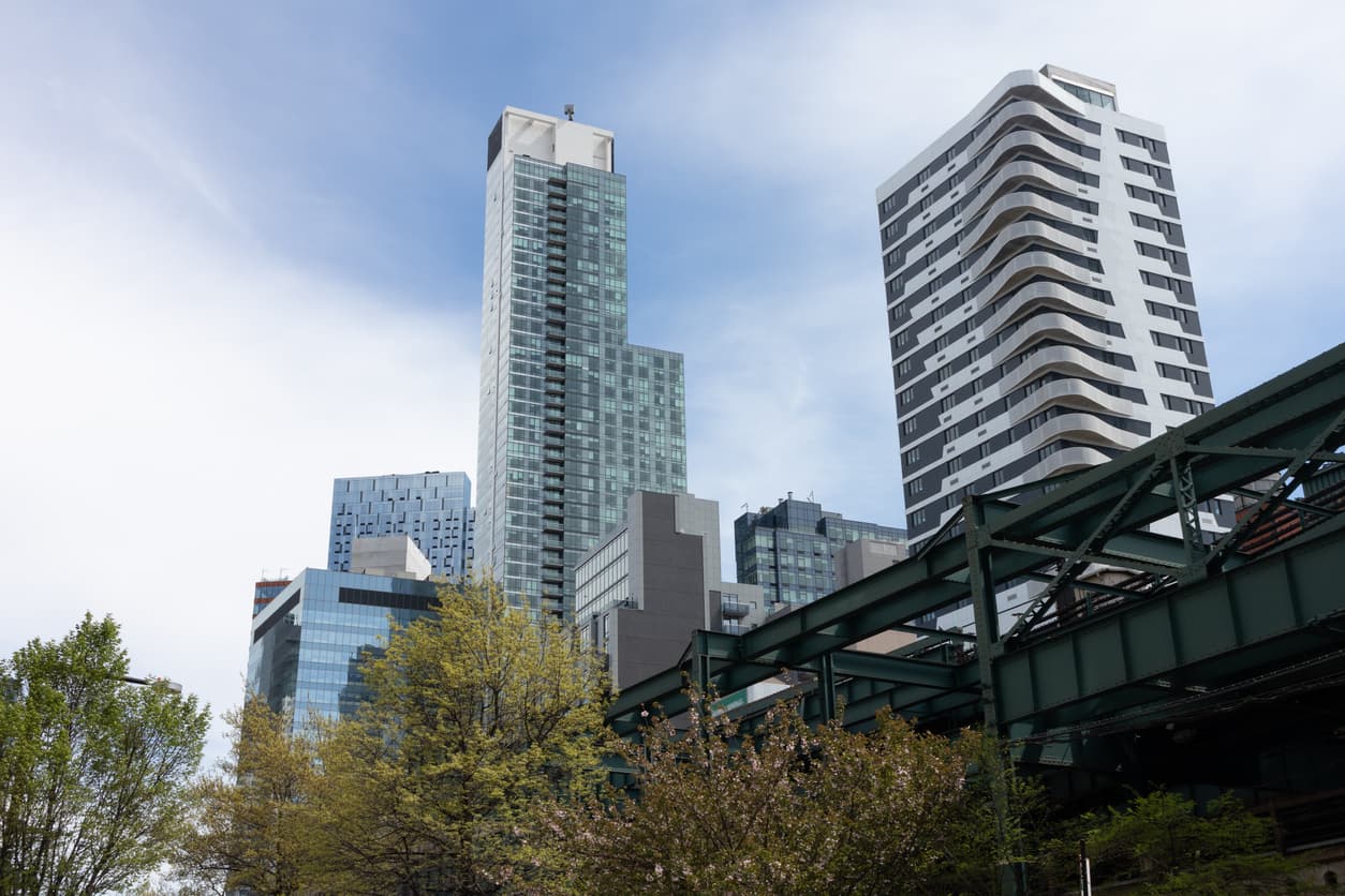 Brooklyn and Queens saw stagnant sales, even as prices edged up