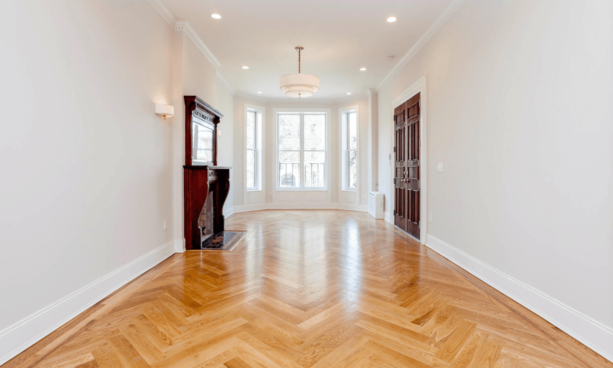 Tips for bargain-hunters, how a sitcom character finds a NYC apartment, and more