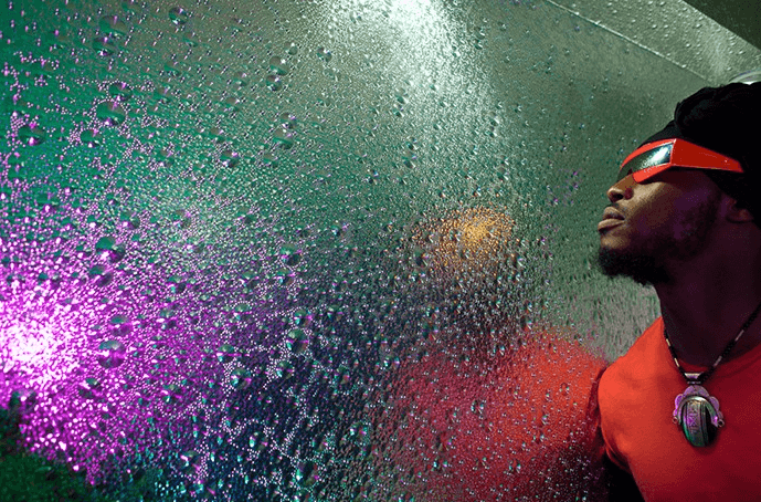 Glitter wallpaper now exists, divorce co-op style, and more