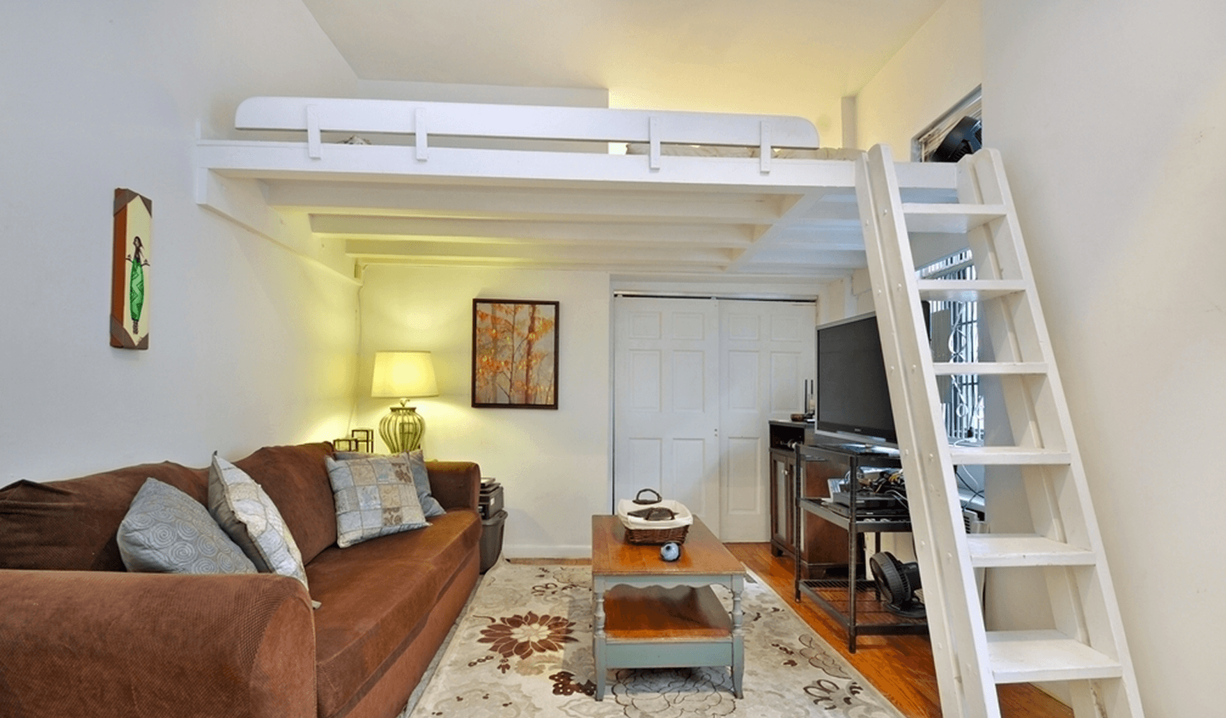 Decorating a studio for less than a grand, NYC is apparently a buyer's market, and more