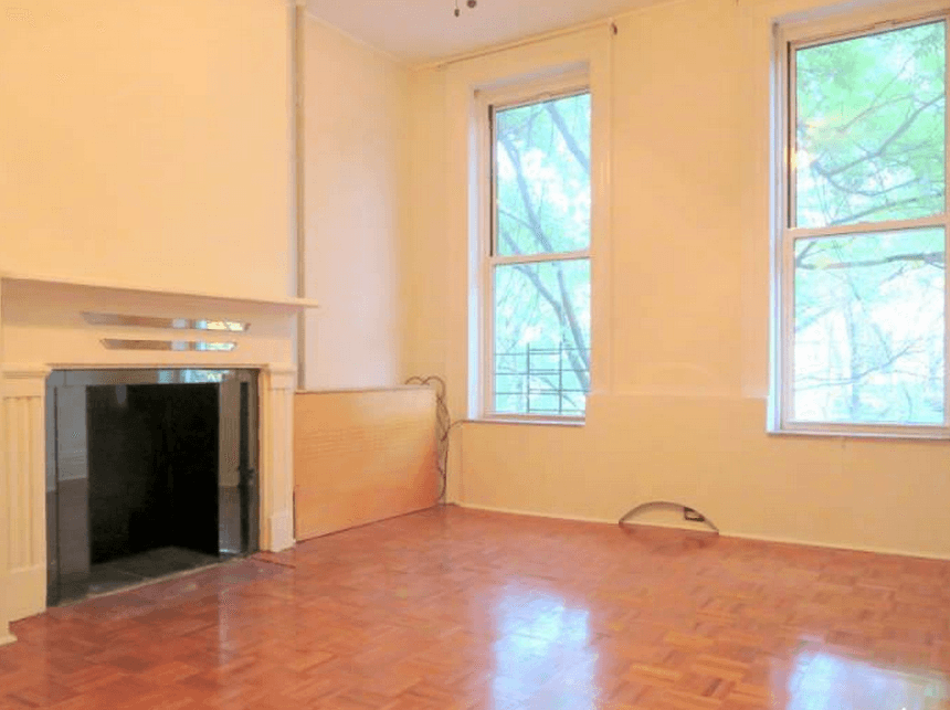 $2,000/month for a Greenpoint one-bedroom with an odd layout?