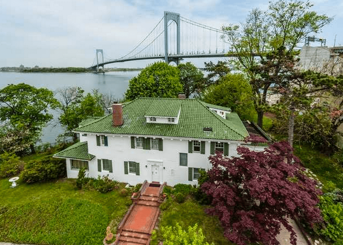 Live the urban-suburban dream in a $7,500/month Queens colonial