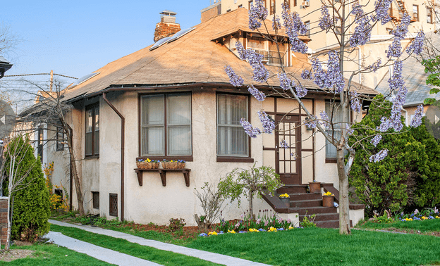 A Brooklyn "Hobbit" house, vanity table envy, and more