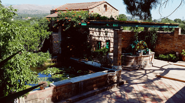 Setting up your vacation kitchen, the drawbacks to house hunting abroad, and more