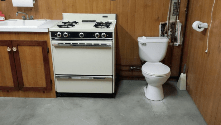 Please don't try and sell your apartment with listing photos like these